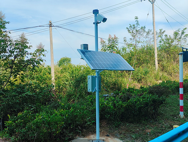 貴州鎮(zhèn)遠(yuǎn)縣211國道路面狀況監(jiān)測站案例實拍展示